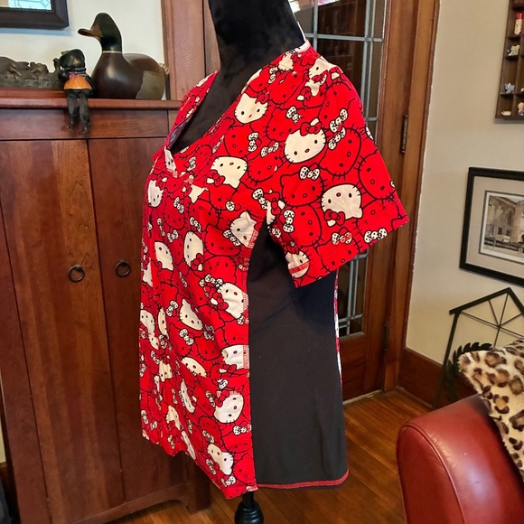 "Sanrio-Hello Kitty" scrub top, M, like new condition - Picture 2 of 9